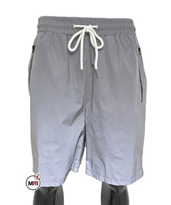 กางเกงขาสั้นผู้ชายแบบพรีเมี่ยมสีทึบโพลีเอสเตอร์100% สีสะท้อนโลโก้ตามสั่งคอลเลกชั่นฤดูร้อนขายส่งจากไฮสตรีท - Product Image 1