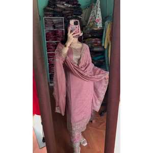 Magnifique ensemble haut-bas et Dupatta avec broderie Séquence Travail Taille XL - Product Image 4