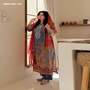 Ensemble prêt-à-porter Designer Chinon avec motif imprimé et détails en diamants argentés sur le col - Pantalon palazzo et dupatta - Fabricant de mode féminine - Product Image 1