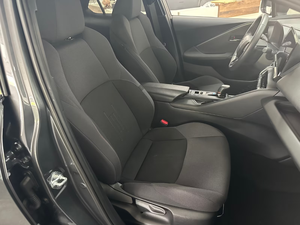 Toyota C-HR Hybride FWD Team Deutschland SUV Compact Hybride Transmission Automatique Économe en Carburant Conduite à Gauche - Product Image 4