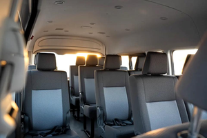 Toyota Hiace 3.5L gasolina, 15 asientos, modelo 2026, transmisión automática, en buen estado. - Product Image 3