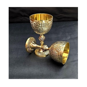 Gobelet en laiton fait main gravé, calice à vin décoratif doré, coupe à boire pour la décoration de table de mariage - Product Image 3