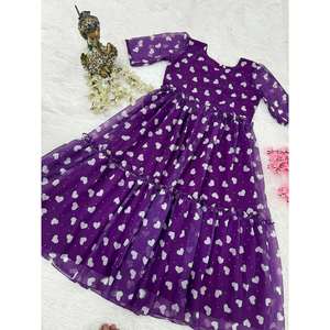 Vestido de una Pieza con Estampado de Corazón de Diseñador, Color Morado - Product Image 2