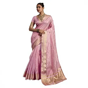 Sari en soie rose avec bordure dorée, broderie à la main, chemisier à col en V, tenue élégante formelle, toutes saisons - Product Image 1