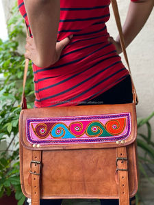 กระเป๋าหนังเย็บปักถักร้อยวินเทจหนังหลายสีกระเป๋าสะพายไหล่10*13นิ้วกระเป๋าหนัง Unisex - Product Image 3