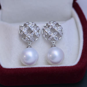Boucles d'oreilles pendantes en argent S925 avec zircon incrusté, perles d'eau douce rondes blanches fines de 11 à 12 mm - Product Image 3