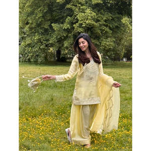 Conjunto de ropa de fiesta de diseñador para mujer, parte superior inferior y Dupatta, elegante y elegante - Product Image 1