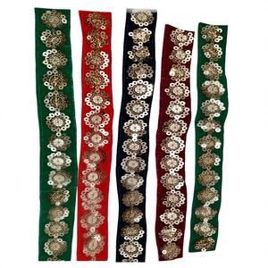 Encaje bordado con costuras finas y bordes impecables, perfecto para proyectos de moda y sastrería. - Product Image 1