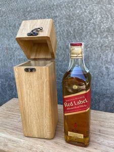 Boîte cadeau en bois pour vin avec fermeture magnétique pour marques de luxe, événements d'entreprise et mariages - Product Image 1