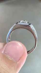 Anillo de banda ancha con diamante de corte redondo de moissanita brillante para hombre, plata de ley 925, joyería fina, regalo sorpresa de boda para pareja - Product Image 4