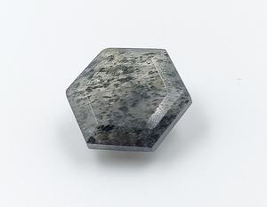 Cuarzo rutilado negro AAA, hexagonal facetado, piedra preciosa de 16*16 mm, 100% NATURAL, para la fabricación de joyas a precio de mayorista. - Product Image 1