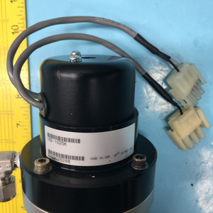 Vanne d'angle pneumatique MKS 162-1025K, Eaton - Équipement et pièces semi-conductrices de renommée mondiale - Product Image 2
