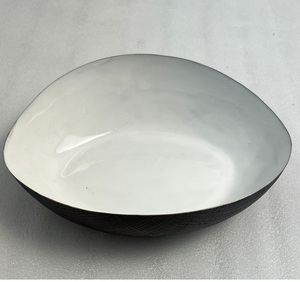Bol à fruits en laiton de luxe, centre de table décoratif avec finition émaillée pour la décoration de la salle à manger et des restaurants. - Product Image 1