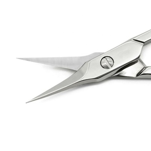Tijeras para Cutículas de 3.5 Pulgadas con Punta Curva en Forma de Flecha, Acero Inoxidable, para Diestros, Duraderas, para Manicura y Pedicura Profesional - Product Image 6