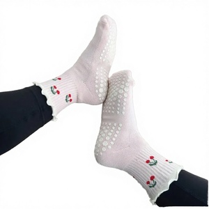 Factory Direct Sales Custom Women <b>Winter</b> <b>Socks</b> Breathable Anti slip Grip <b>Socks</b> High Quality Women Crew <b>Socks</b> - Product Image 3