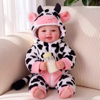 Poupée Reborn Fille Babeside Mia 17 Pouces Souriante avec Yeux Ouverts, Corps en Tissu, Barboteuse à Capuche Imprimé Vache