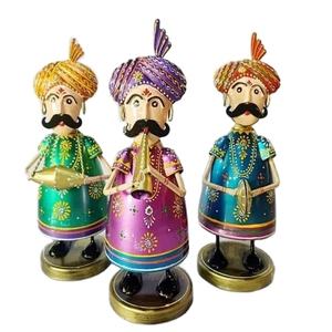 Juego de 3 Estatuas Artesanales de Metal de Músicos Rajasthani, Arte Folclórico Tradicional Colorido para Decoración del Hogar y Regalos de Oficina - Product Image 1
