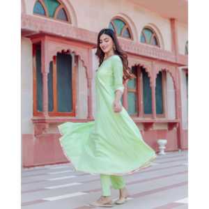 Conjunto de Traje de Satén Verde Claro Talla XS - Product Image 2