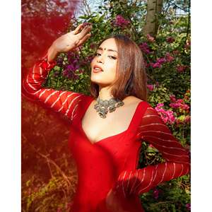 Magnifique ensemble de costume en mousseline de rayonne rouge pour femme - Taille XS - Product Image 1