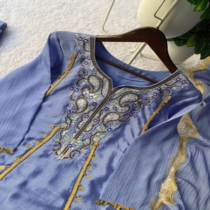 VASTRA COTTAGE Atasan Chinon Desainer dengan Renda Koin Emas dan Bordir Payet, Dupatta Mikro, Pakaian Pesta - Product Image 3