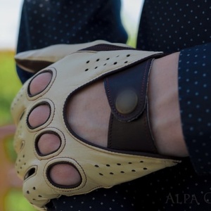 Gants de conduite en cuir perforé de luxe, respirants, antidérapants, pour la conduite automobile, vente en gros personnalisée, approvisionnement en vrac - Product Image 3