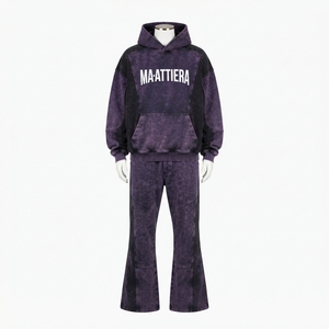 Conjunto de Sudadera con Capucha Morada y Negra con Efecto Ácido y Pantalones de Pierna Ancha para Hombre, Estilo Urbano con Bloques de Color, Ropa Casual Personalizada - Product Image 1