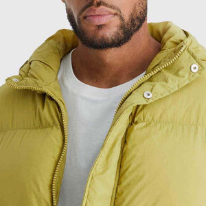 Veste matelassée à capuche pour homme, couleur vert olive, coupe-vent, manteau d'hiver, fermeture éclair, style décontracté, coupe régulière, rembourrage en polyester, tissu en toile tricotée - Product Image 3