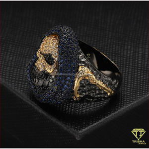 Anillo de Lujo con Cabeza de Animal en Plata 925 y Diamantes Cultivados en Laboratorio, con Detalles en Piedra Negra y Acentos en Tono Dorado para Mayoristas - Product Image 3