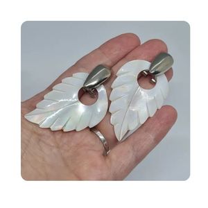 Boucles d'oreilles tendance 2026 en nacre et coquillage, légères, bijoux de plage et de villégiature pour fêtes estivales et mariages - Product Image 4