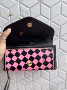 กระเป๋าคลัทช์หนังแท้ทำมือสุดหรู ดีไซน์เก๋ลายตาราง ใช้ได้หลากหลาย พร้อมช่องใส่โทรศัพท์ สำหรับผู้หญิง - Product Image 4