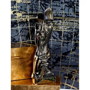 Escultura de Hierro Hecha a Mano, Pieza Decorativa Moderna para Decoración de Interiores Residenciales de Lujo, Estilo Moderno y Antiguo - Product Image 3