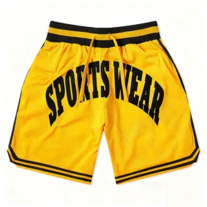 Shorts de basketball pour hommes rouges personnalisés tendance avec bordure noire et imprimé sportswear, taille élastique respirante, style sportif - Product Image 3