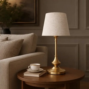 Lampe de table LED sans fil en or brossé avec abat-jour en tissu, style américain, intensité réglable, pour chambres et bureaux - Décoration intérieure classique - Product Image 1