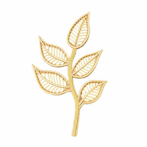 Décoration murale botanique multi-feuilles artisanale en rotin, fibres végétales naturelles pour la chambre des enfants, design esthétique. - Product Image 1