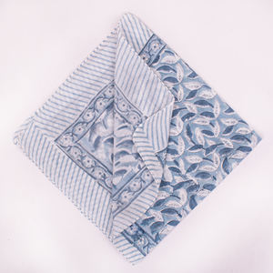 Vente en gros de foulards carrés écologiques personnalisés pour femmes, bandana classique en coton, design imprimé à la main, utilisation quatre saisons - Product Image 3