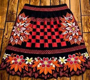Jupes plissées en coton taille haute pour femmes avec broderie personnalisée, jupes courtes mini à volants brodés de fleurs pour femmes, jupes à sublimation - Product Image 1