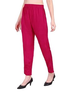 Conjunto de traje SAZU fucsia Chanderi con estampado floral y detalles bordados, elegante conjunto de kurta, pantalón y dupatta en color rosa fucsia. - Product Image 3