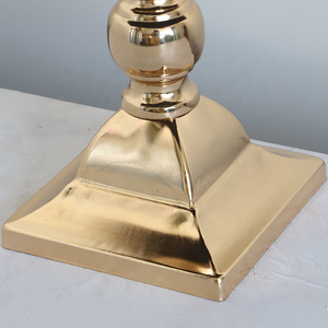 Support à gâteau élégant sur piédestal avec un design moderne, en aluminium/bois, écologique, réutilisable, passe au lave-vaisselle, pour gâteaux de mariage - Product Image 5