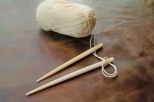 Aguja de Hueso Artesanal para Costura Creativa y Manualidades Naturales - Product Image 3