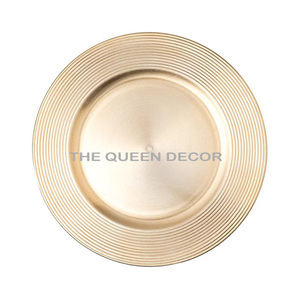 จานรองโลหะพรีเมียมลายลายนูน งานฝีมือสำหรับงานหรูหราและงานเลี้ยงครอบครัวสุดพิเศษ ตกแต่งโต๊ะในวันหยุด - Product Image 3