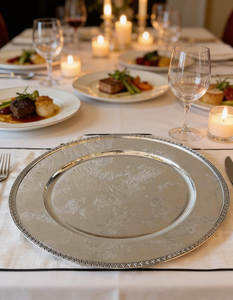 Assiette de présentation ronde élégante en métal argenté, dessous de plat décoratif, plateau de service pour mariage, fête, banquet, décoration de table - Product Image 1