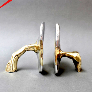 Porte-livres en métal faits à la main de luxe pour bibliothèque, élégant support décoratif en forme de chat pour la maison, le bureau, la bibliothèque - Product Image 3