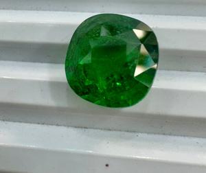 Pierre de Tsavorite Grenat Vert 100% Naturelle 8 Carats Qualité Exceptionnelle Pureté Impeccable pour la Fabrication de Bijoux Pierres Précieuses en Vrac à Prix de Gros - Product Image 4