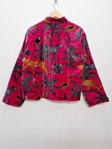 Blouson court bomber en velours imprimé jungle rose, manteau court imprimé animal, blazer élégant pour l'hiver - Product Image 3
