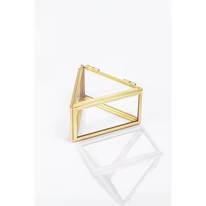 Caja de Joyería de Vidrio de Lujo Triangular con Paneles Transparentes Dorados, Diseño Exquisito, Contenedor de Almacenamiento Moderno, Caja de Joyería de Latón - Product Image 1