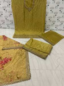 Juego de Gharara de seda Chinon pesado tradicional pero moderno con exquisito trabajo de bordado de secuencia Jari y multihilo para fiestas - Product Image 2