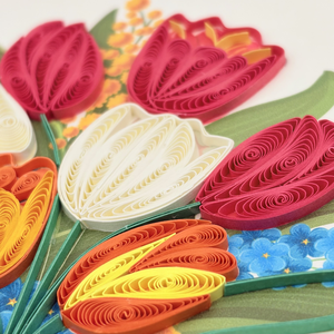 Tarjeta de felicitación hecha a mano con diseño de ramo de tulipanes elegantes, tarjeta floral 3D con técnica de quilling para el Día de la Madre y el Día del Maestro, tarjeta con quilling floral para el Día de la Mujer - Product Image 2