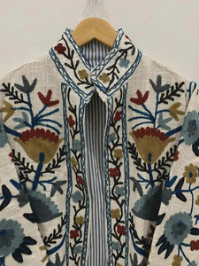 Chaqueta Bomber Suzani Tejida a Mano en Jaipur, India, Bordado a Mano, 100% Algodón, Estilo Étnico Bohemio, Venta al Por Mayor - Product Image 4