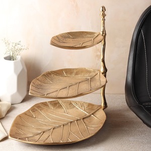 Plateau de service à 3 niveaux en métal fait main, design feuille dorée, support décoratif pour présentation alimentaire, style glamour, conçu pour durer - Product Image 4