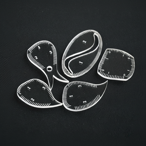 Plantillas Profesionales de Acrílico Transparente para Dar Forma a las Cejas con Marcas de Medición Transparentes - Product Image 1